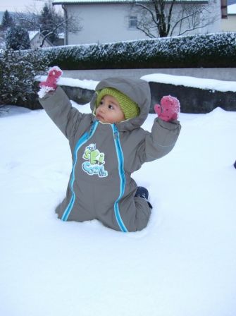 Ysaline_dans_la_neige.jpg