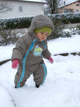Ysaline_marche_dans_la_neige.jpg