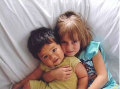 Nolhan_1er_calin_entre_cousins.jpg, mar 2010 Nolhan_1er_calin_entre_cousins.jpg